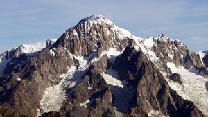 Tumpukan Salju Menyusut karena Musim Panas, Puncak Mont Blanc Berada di Level Terendah Dalam 22 Tahun