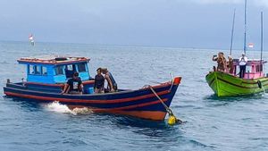 Kejari Natuna Destroys 2 Foreign Fishing Boats From China