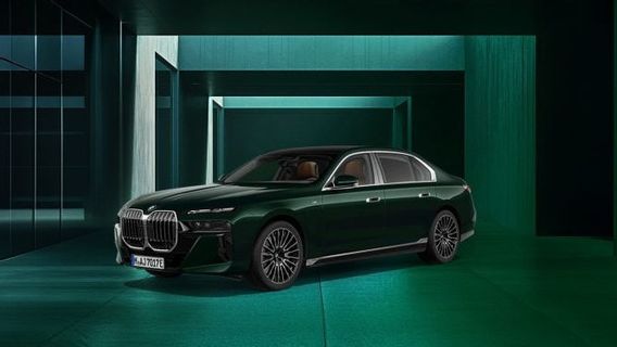 BMW's Unique Green Color For 750e In South Korea, Only 15 Units