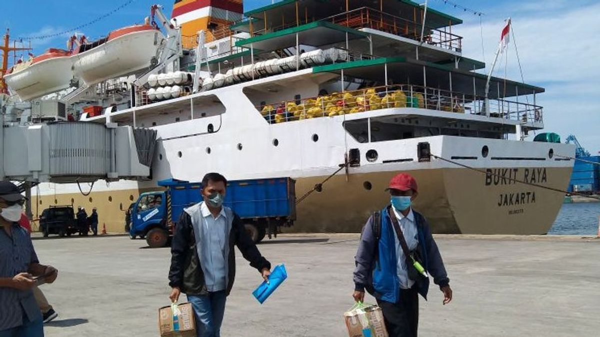 Pelni Ship Transports 482 Homecomers From Tanjung Priok Port To Bangka Belitung