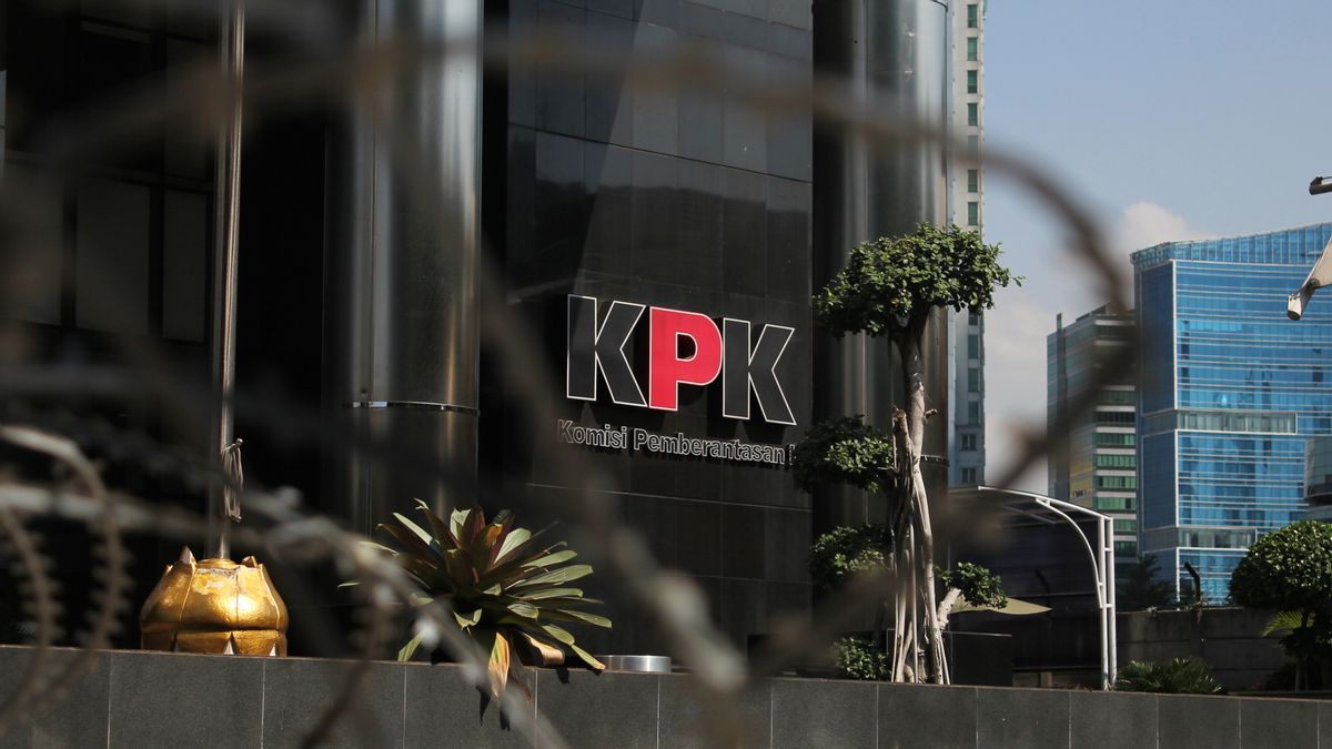 KPK Examine Le Personnel De PT Tigapilar Agro Utama Pour Juliari Batubara