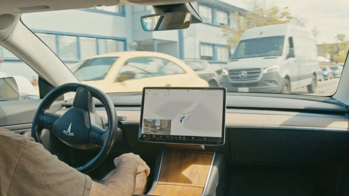 Pengguna Tesla Kecelakaan saat Siaran Langsung Penggunaan Fitur Mengemudi Otomatis