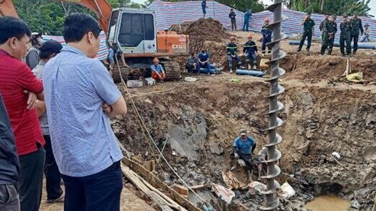 After 20 Days, Vietnam Was Able To Evacuate The Body Of A Boy Who Was Mired By A Hole 35 Meters Deep