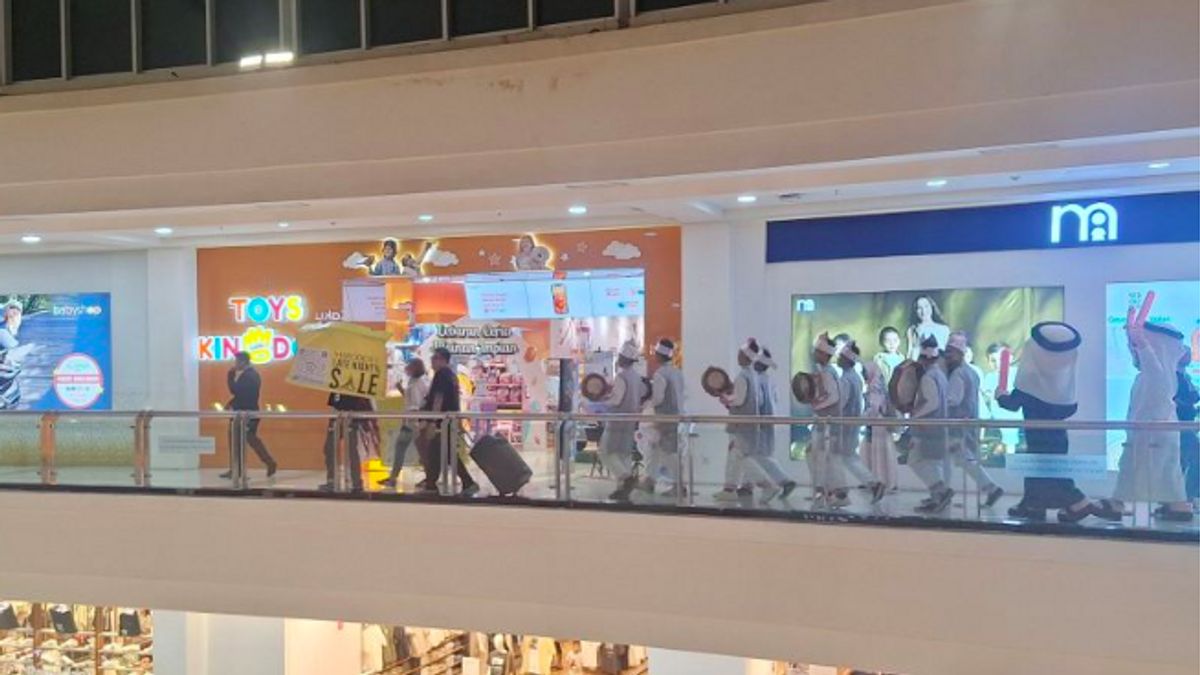 in, 26e anniversaire du Depok avec 26e Festival de disconnes variables dans le centre commercial