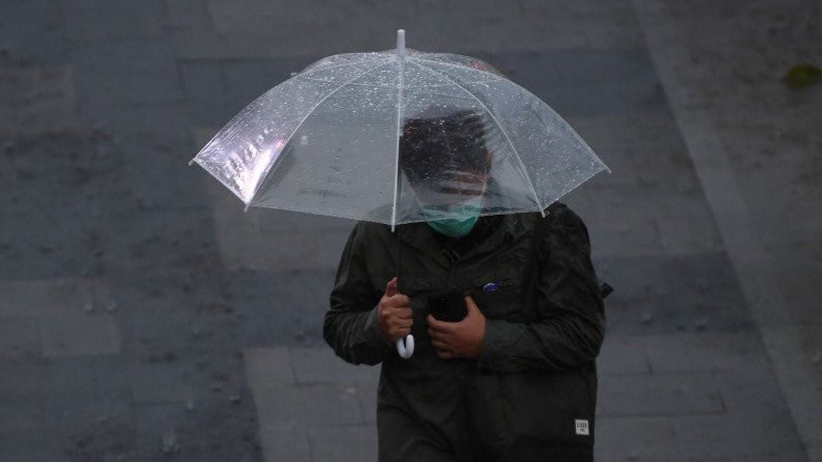 <I>Byurrr</i>...Hujan Deras Guyur Ibu Kota Jakarta Dini Hari