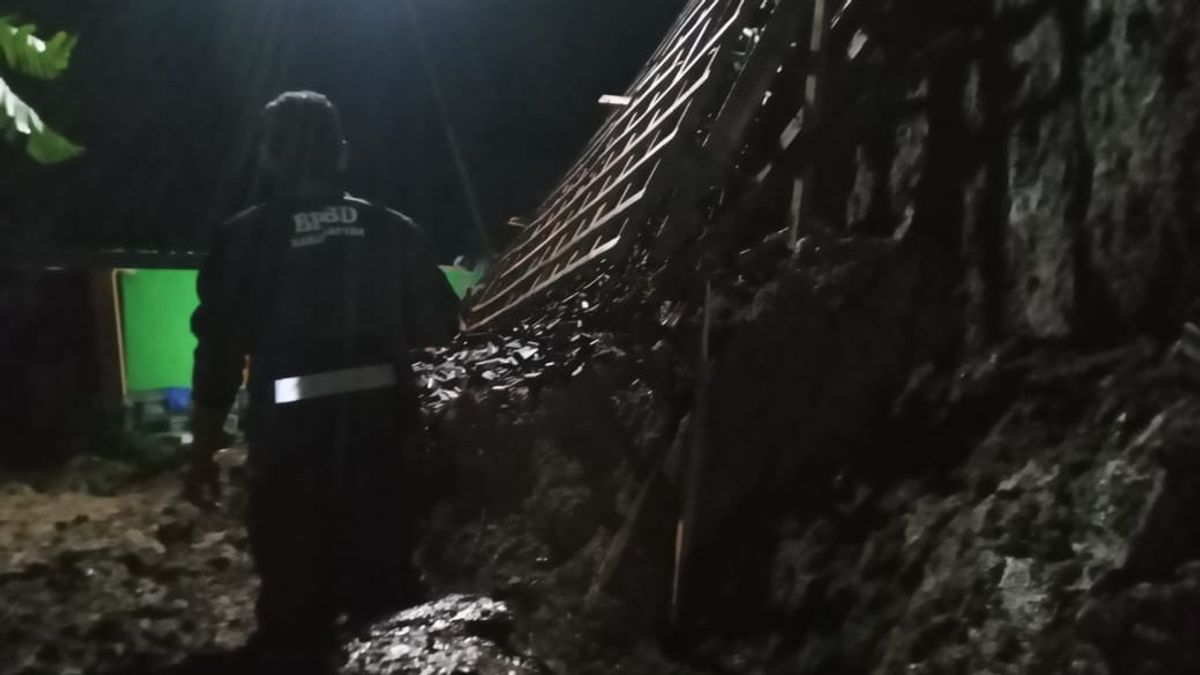 One People Died Covered In Land Landslides In Karanganyar