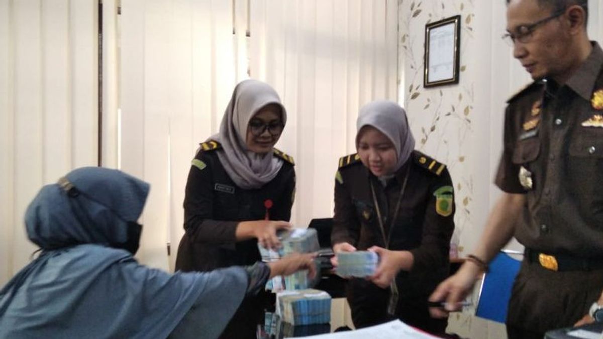 Wife Of ASN Suspected Of Village Fund Corruption In Jember Returns IDR 186 Million Of State Funds