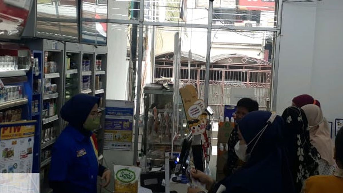 The Great Mango Indomaret Is Being Invaded By Mothers To Scramble, Because The Price Of Cooking Oil Is Rp. 14 Thousand