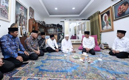 Presiden Jokowi Bertakziah ke Rumah Duka Almarhumah Syarifah Salma Istri Habib Luthfi