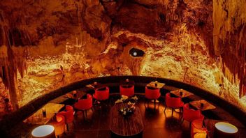 洞穴在边缘培卡图库塔酒店区“变身”为豪华餐厅，这是巴厘岛BPCB所说的