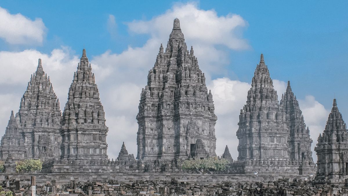 Ministry Of Religion: We Act Hindus Even Around The World Of Routine Worship In Prambanan Temple