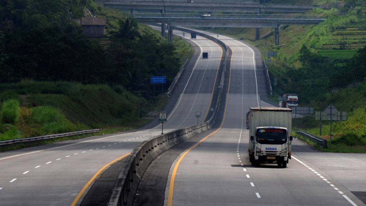 Police Extend Closure Of 27 Central Java Toll Exits
