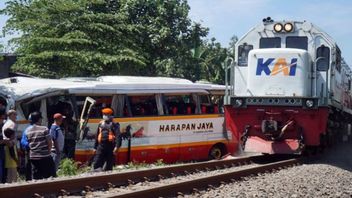 Sopir Bus PO Harapan Jaya Jadi Tersangka dalam Kasus Kecelakaan dengan Kereta Api di Tulungagung