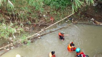 The Boy From Jonggol Was Finally Found After 22 Hours Drifting In The Cigugur River, Bogor