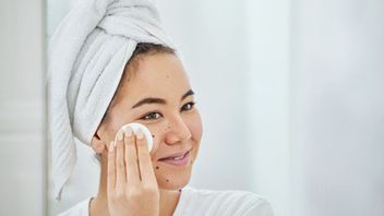 3 米塞拉水和化妆脱水器的区别,哪一种更有效地清洁面部?