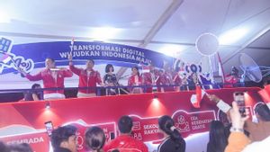 Rayakan HUT Ke-80 RI, Komdigi Pamerkan Ponsel Raksasa dan Robot AI