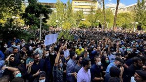 Khamenei Pasang Badan untuk Pasukan Keamanan Iran Tangani Protes Kematian Amini, Presiden Biden: Kami akan Minta Pertanggungjawaban