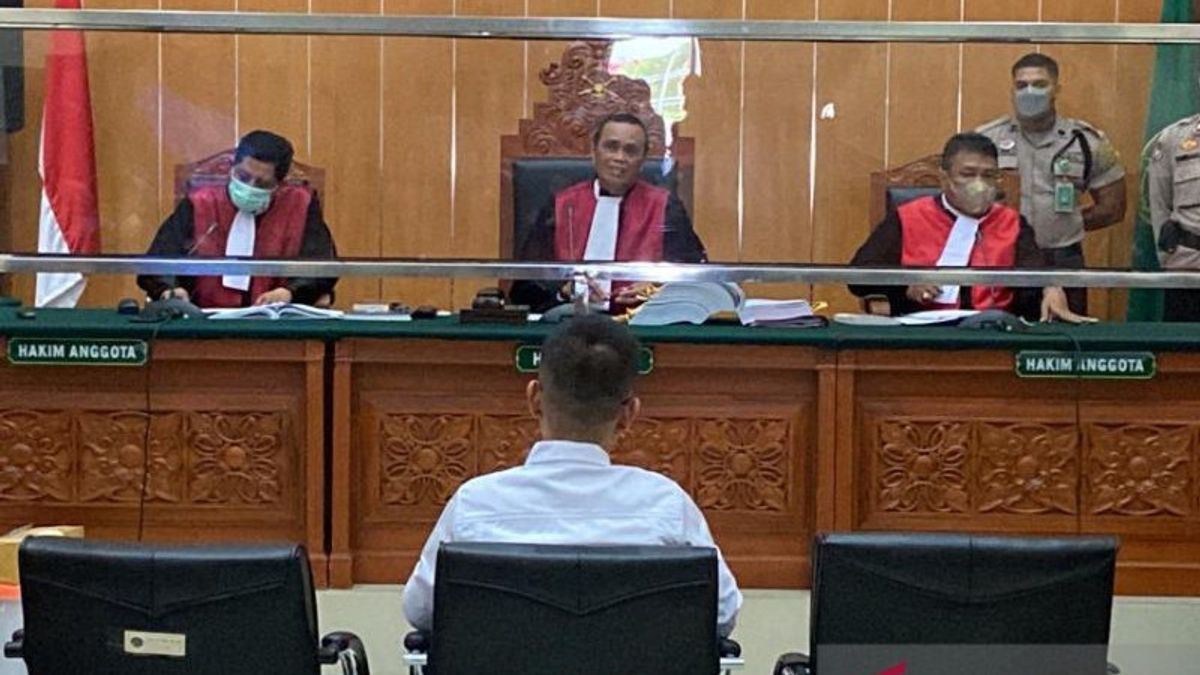 Ke Hakim, Eks Kapolres Bukittinggi Mengaku <i>Amsyong</i> Saat Diperintah Teddy Minahasa Bawa Sabu