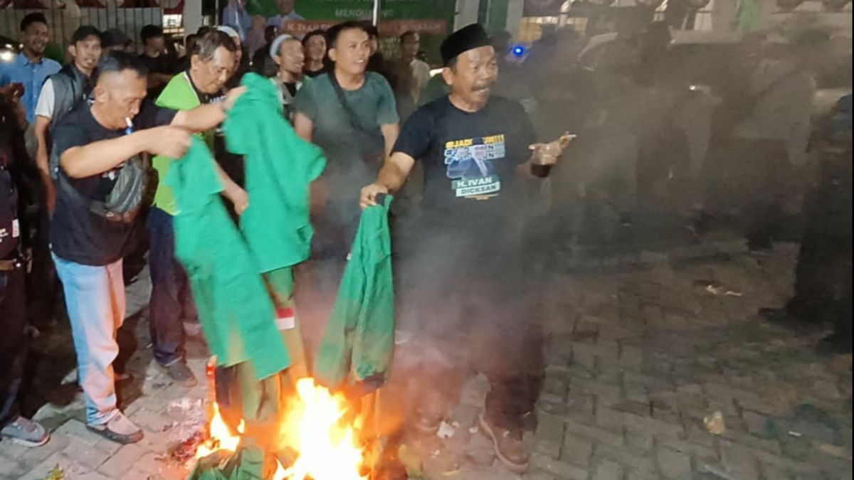 Not Satisfied with Breaking Down Doors and Burning Attributes in Menteng, Hundreds of PPP Tasikmalaya Cadres Threaten DPP Office