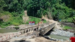 TNI Selesaikan 9 Jembatan Aramco-Bailey di Lokasi Bencana Agam