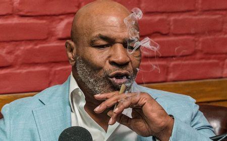 Lempar Bola Basket ke Ring Sambil Merokok, Mike Tyson Tawarkan Diri Main untuk Brooklyn Nets