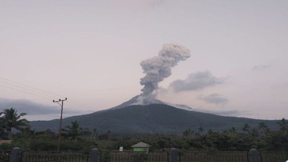 The Status Of Mount Lewotobi Is Still On Standby, Residents Are Asked To Stay 3 Km Away From The Peak