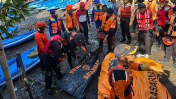 عثرت شرطة بالي على 4 جثث أنثى لضحايا الفيضانات في تاناه كيلاب