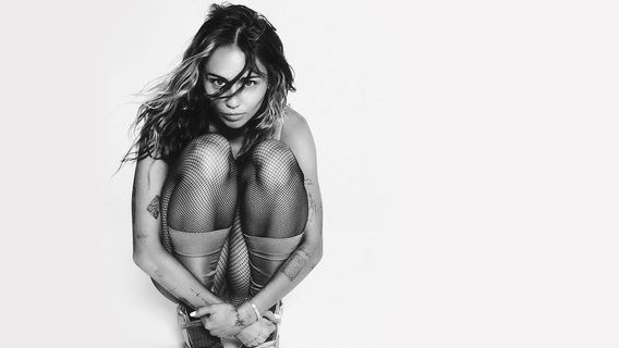 麦莉·赛勒斯(Miley Cyrus)回忆起2008年凡妮蒂博览会封面上出现的令人失望的时刻