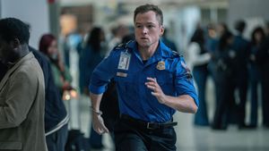 ملخص أفلام Carry-On: Taron Egerton Encounter Through Night Natal