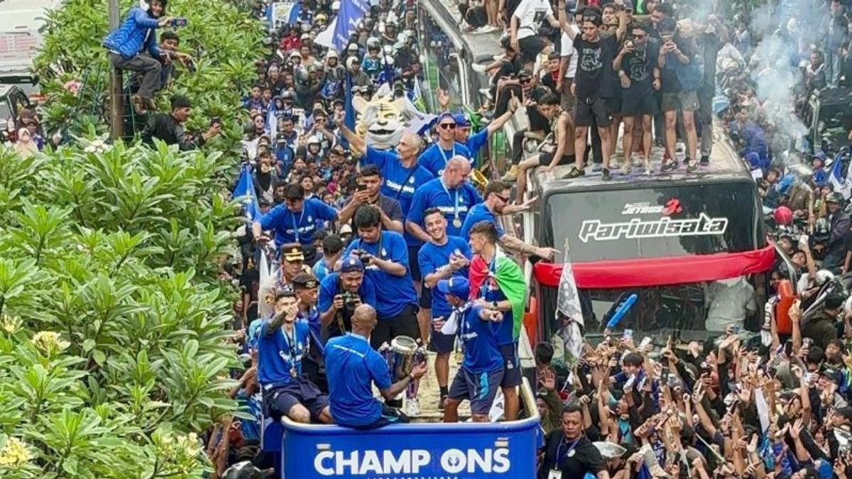 ペルシブ・チャンピオン・リーガ1パレードは日曜日に開催され、市庁舎からゲドゥン・サテへのルート