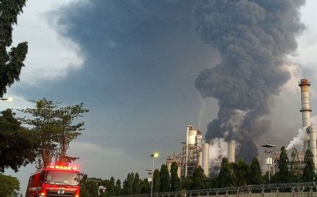 Pengungsi Kebakaran Kilang Minyak Balongan Capai 932 Orang, Tersebar di 3 Titik