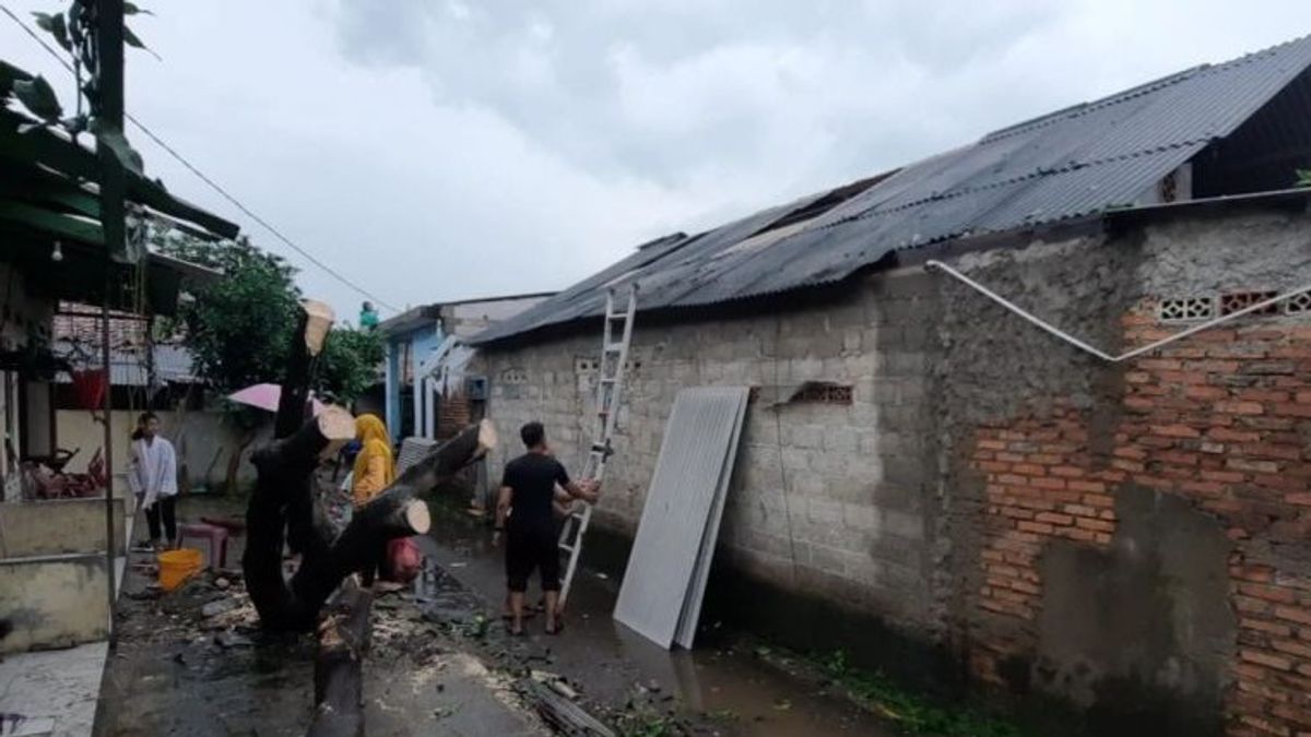 勿加泗121所居民房屋被龙卷风破坏