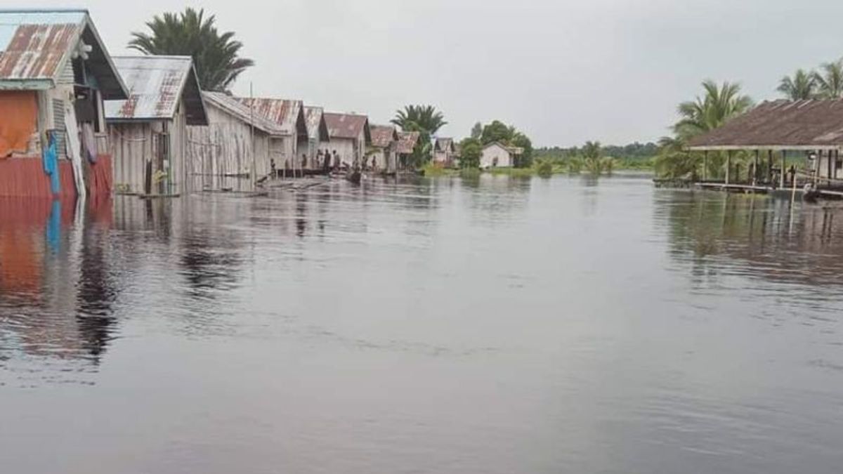 Trois villages inondés dans le sud de Sorong, résidents déplacés dans la forêt