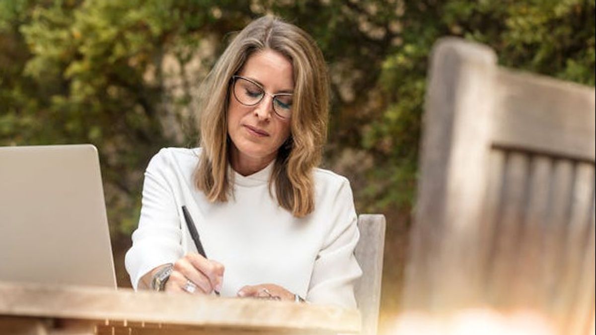 Takut Menua? Inilah Alasan Kamu Selalu Mengejar Waktu yang Tak Pernah Kembali