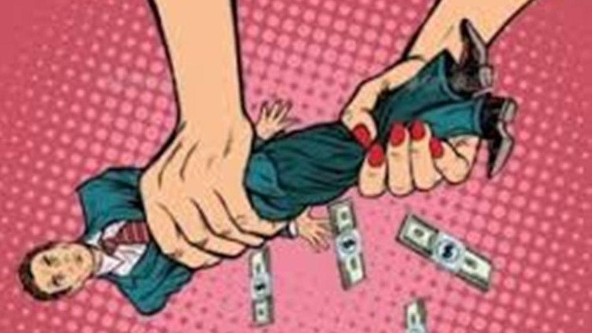 伪装成记者，恐吓国有企业和私营公司的嫌疑