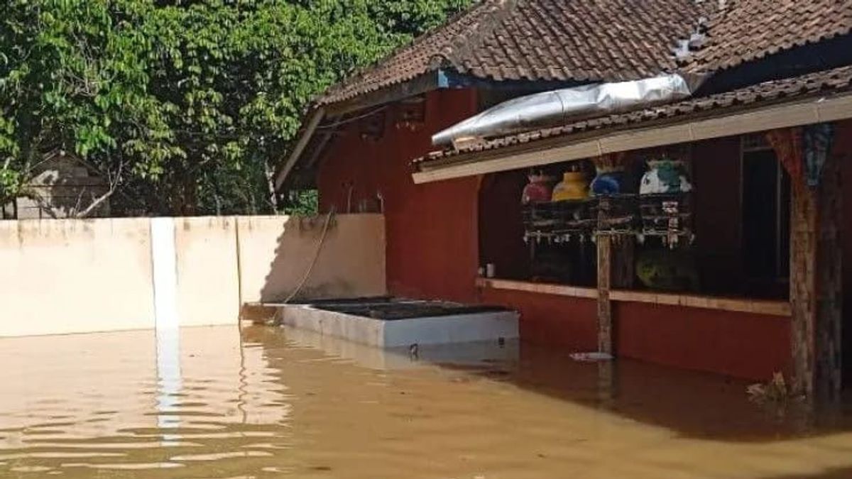 الفيضانات في نافورة قرية تانجونغ بارو لا تنحسر أبدا ، مكتب أوكو دامكار ينشر 3 سيارات صهريج لامتصاص المياه