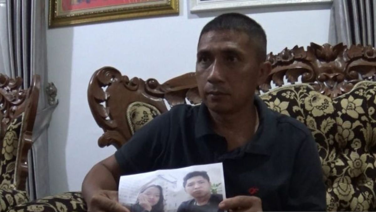 تعرضت للضرب حتى الصعق بالكهرباء ، طيور الحب من شركة جنوب سومطرة "Dikerangkeng" في لاوس