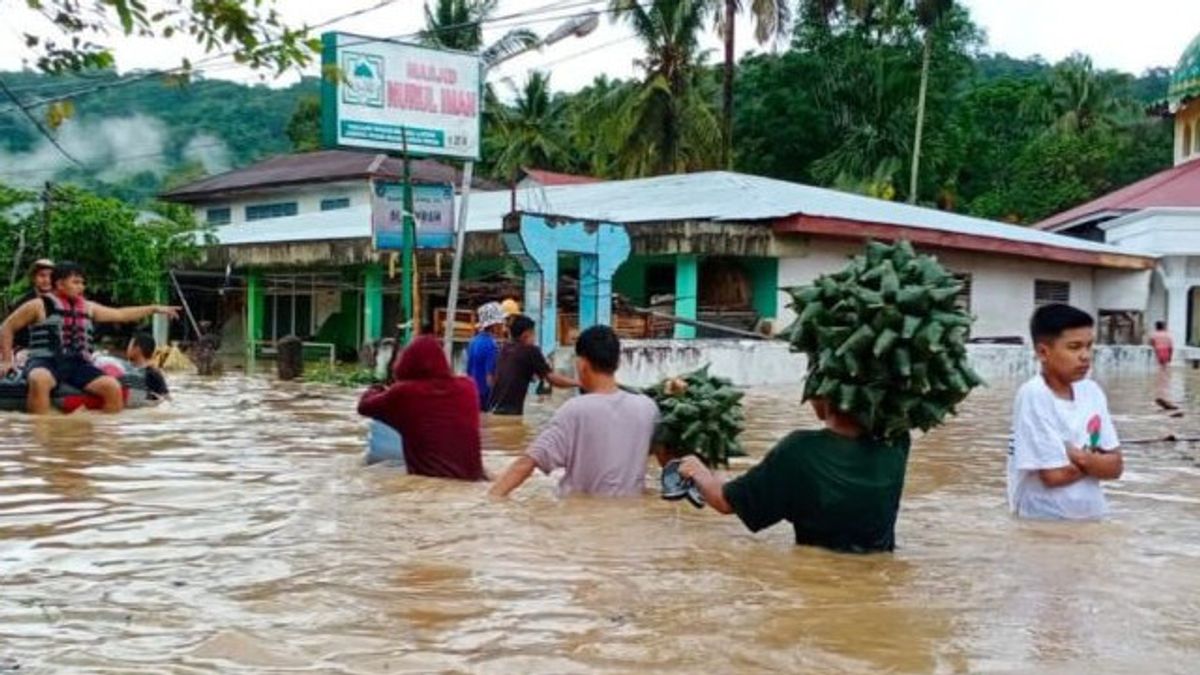 洪水和山体滑坡兰达索洛克西拉坦西苏门答腊，损失达到106亿印尼盾