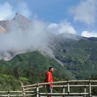 Gunung Merapi Masih Batuk, Keluarkan Guguran Material Sejauh 1,5 Kilometer