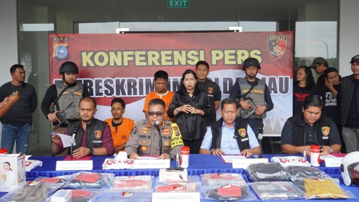 廖内警方逮捕了2名742亿印尼盾的劫匪,他们向受害者开枪打死了脸