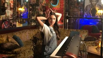 奥利维亚·罗德里（Olivia Rodrigo）为《驾照》五周年庆典献上特别表演