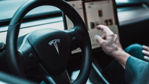 Kepala BKPM: Tesla Tidak Hengkang dari Indonesia kok, Negosiasi Masih Jalan