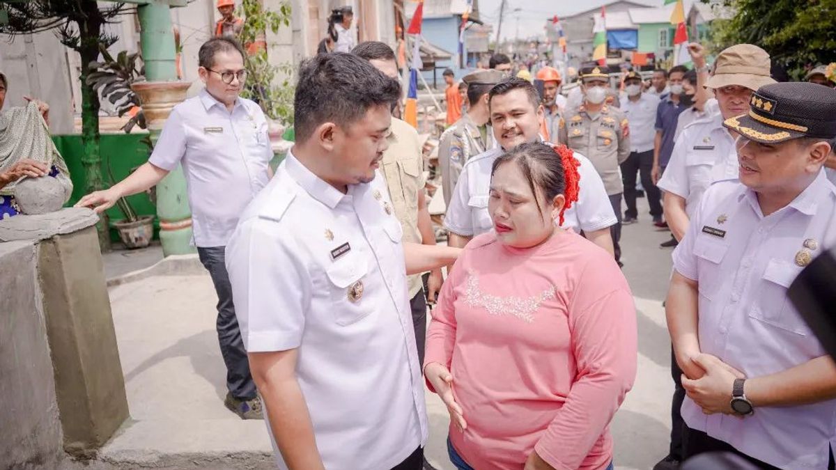 Misnah's Mother Cried To Meet Bobby Nasution: Thank You, Sir, My House Was Renovated