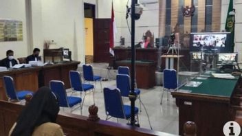 المدعون العامون في KPK يتهمون شقيقة لامبونغ ريجنت الشمالية السابقة بالسجن لمدة 4 سنوات