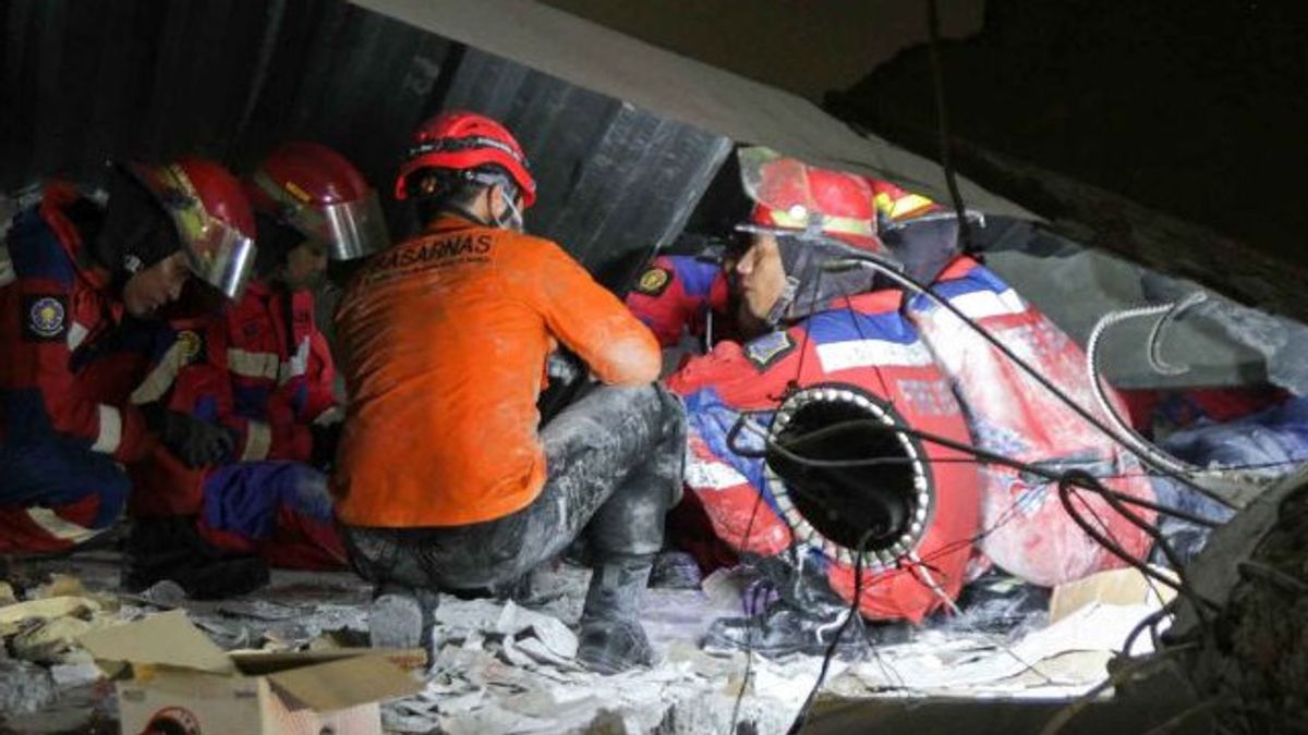 The Number of Survivors of the Al Khoziny Islamic Boarding School Collapse Has Risen to 104.
