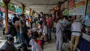 Ratusan Sopir Jalani Tes Urine di Terminal Kalideres