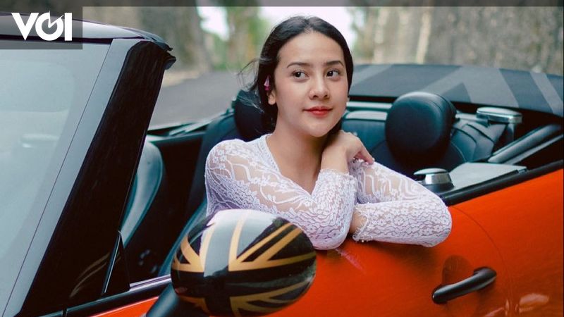 4 Exciting Styles Of Anya Geraldine Riding A Car, Makes You Want To Go