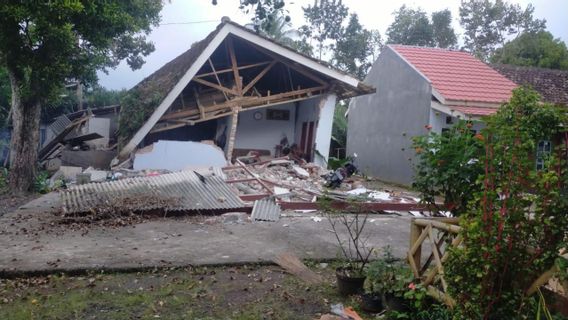 マラン地震ショックで東ジャワ州で7人が死亡、300軒の家屋が被害を受けた