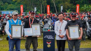 Libatkan 300 Unit, Komunitas Motor Listrik Polytron Pecahkan Rekor MURI