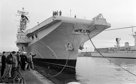 Belanda Kirim Kapal Induk Karel Doorman ke Irian Barat dalam Sejarah Hari Ini, 4 April 1960